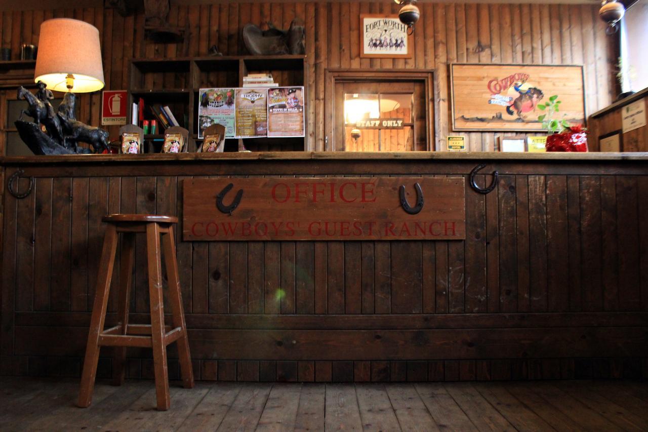 Cowboys Guest Ranch Hotel Voghera Buitenkant foto