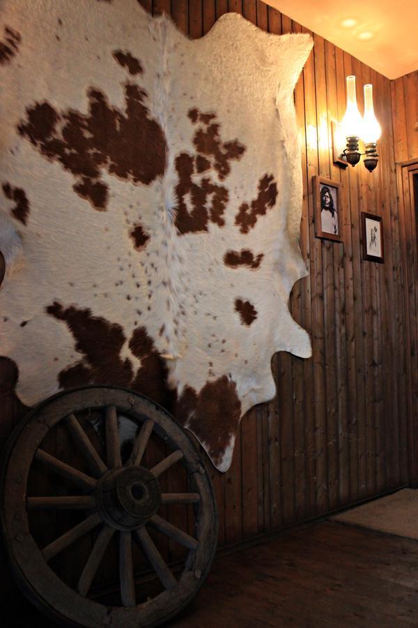 Cowboys Guest Ranch Hotel Voghera Buitenkant foto